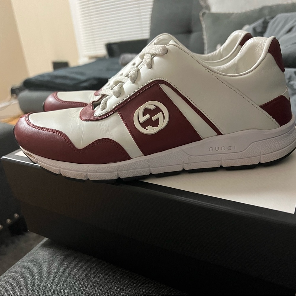 Gucci runners Burgundy & white